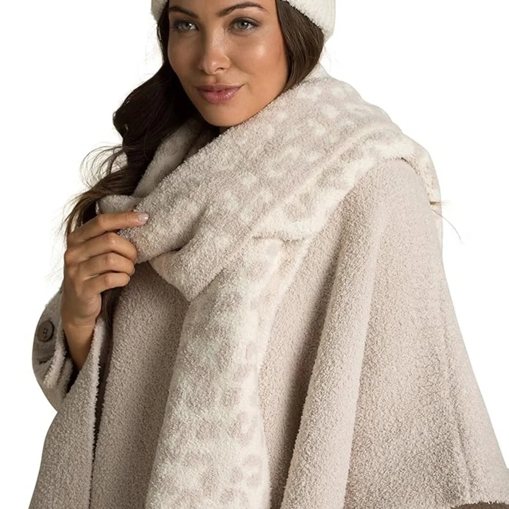 New BAREFOOT‎ DREAMS COZYCHIC BITW BEANIE & SCARF SET Color: Cream-Stone - Picture 4 of 6
